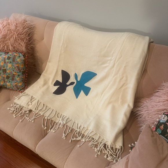 Jonathan Adler Biarritz Birds Throw - Blue and cream hand beaded love bird throw - Picture 11 of 16